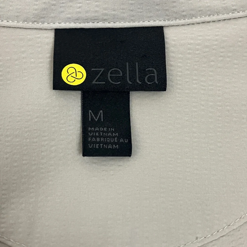Zella Beige Short Sleeve Athletic Shirt Men’s Size Medium